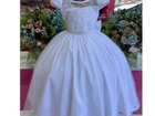 Vestido de daminha luxuoso.