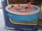 Piscina inflável Capacidade 2490 Litros