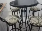 Mesa bistror com 4 banquetes