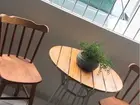 mesa e duas cadeiras