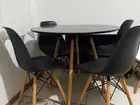 Kit mesa e 4 cadeiras eames