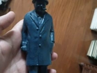 Escultura azul fumando