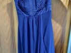 Vestido curto de festa bordado com pedras