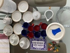 Lotes de xícaras, pires, artigos de decoração etc variados