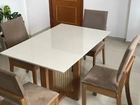 Mesa de jantar branca com 4 cadeiras