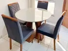 Mesa de jantar laqueada