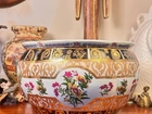 Grandioso cachepot em fina porcelana chinesa.