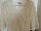 Blusa branca de renda