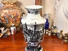 Antigo vaso em porcelana de provável procedência inglesa