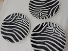 03 pratos (grandes) cerâmica ZEBRA
