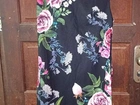 vendo, vestido preto, estampado floral, tamanho G, com zíper nas costas, 40 reais.