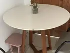 Mesa de jantar redonda pés de madeira