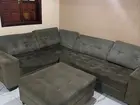 Sofá grande com puff que vira cama