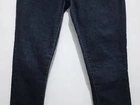 Calça jeans skinner, escura.