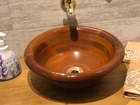 Cuba para lavabo em mogno com suporte em latão dourado