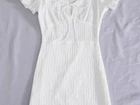 vestido branco babados