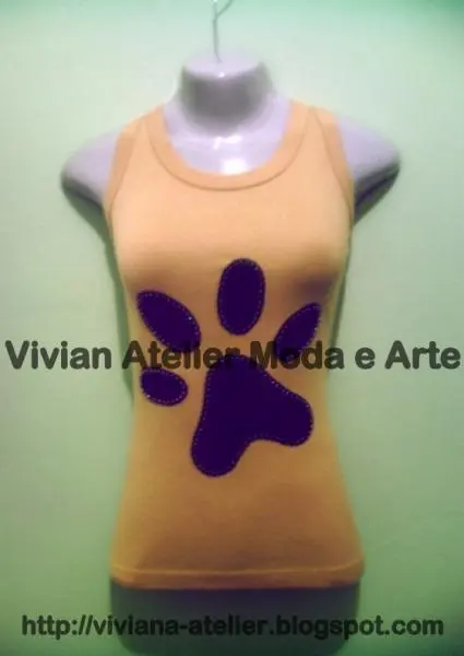 Blusas Customizadas - Aplicação em Pedraria